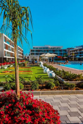Charming Flat Close to the Beach with Shared Pool and Balcony with Pool View in Iskele, Cyprus
